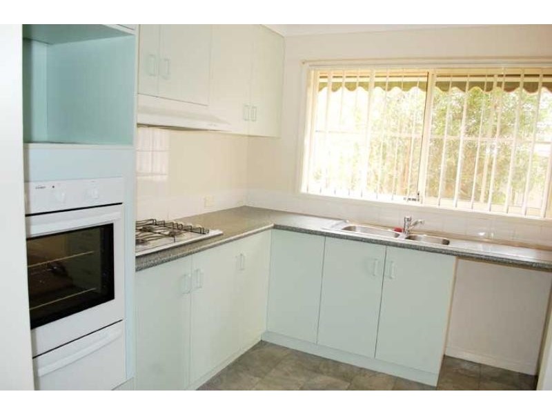 1/8 Japonica Place, Forest Hill NSW 2651