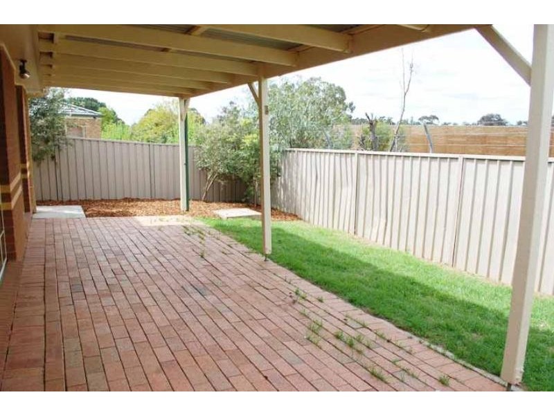 1/8 Japonica Place, Forest Hill NSW 2651