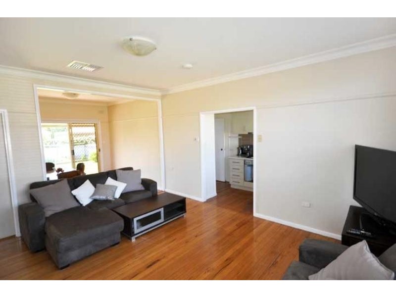 6 Gowrie Parade, Wagga Wagga NSW 2650