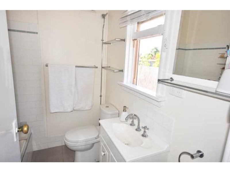 6 Gowrie Parade, Wagga Wagga NSW 2650