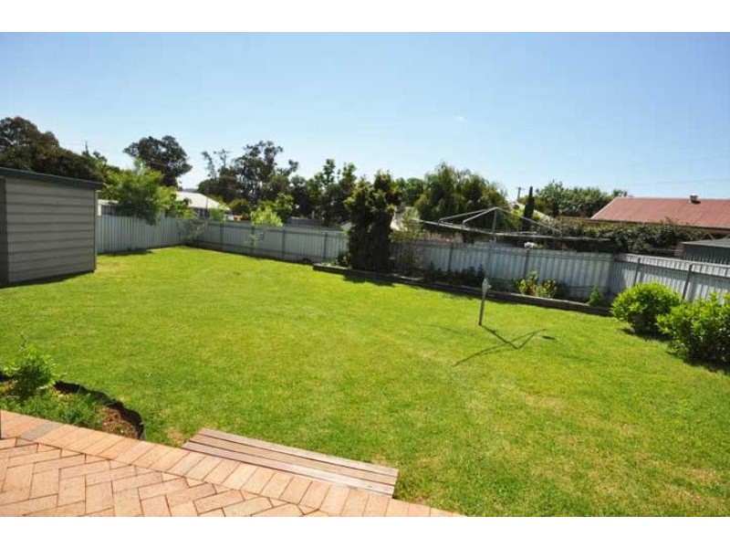 6 Gowrie Parade, Wagga Wagga NSW 2650