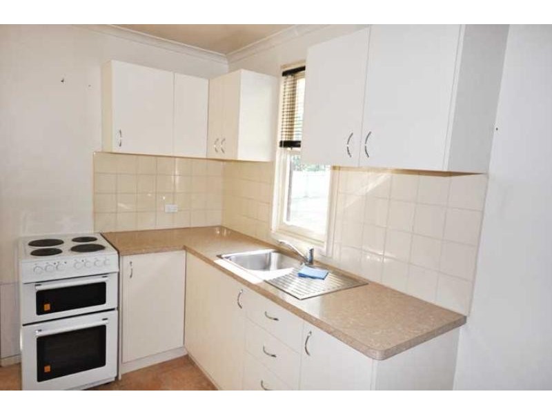 7 Warren Place, Mount Austin NSW 2650