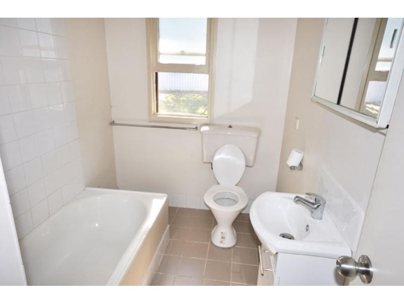 7 Warren Place, Mount Austin NSW 2650