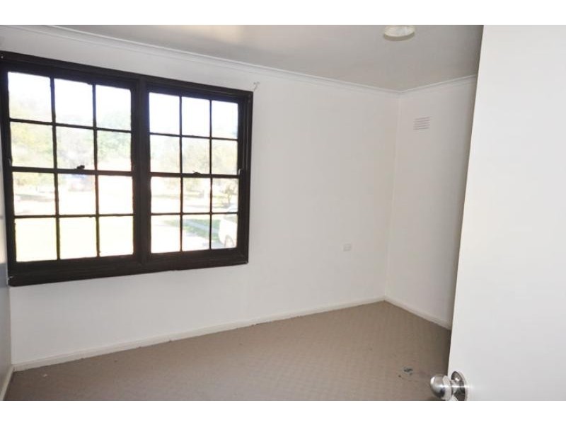 7 Warren Place, Mount Austin NSW 2650