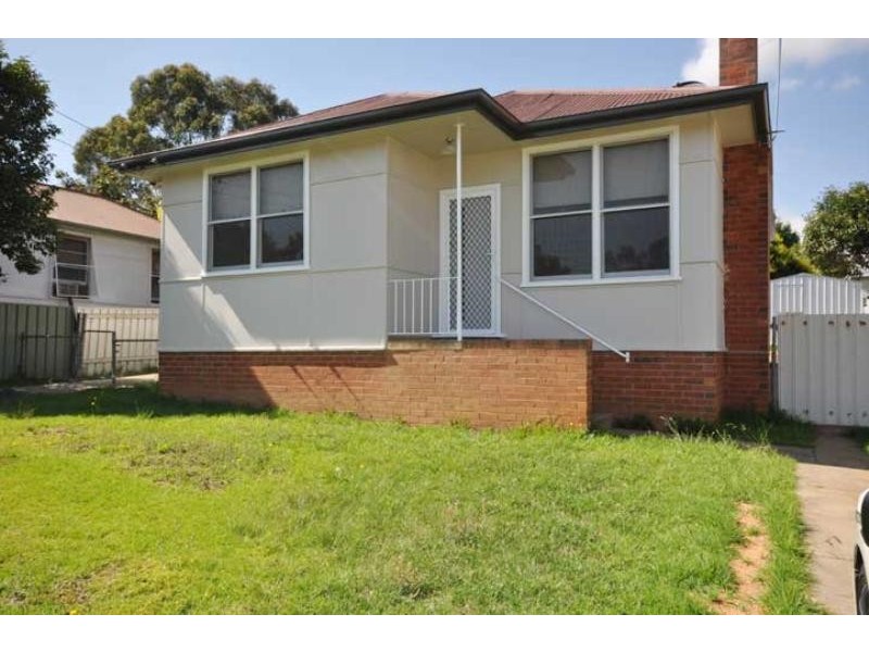 16 Phillip Ave, Mount Austin NSW 2650