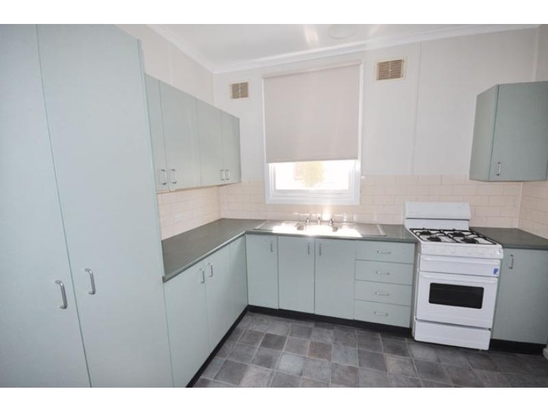 16 Phillip Ave, Mount Austin NSW 2650