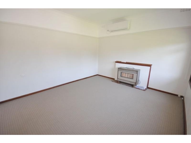 16 Phillip Ave, Mount Austin NSW 2650