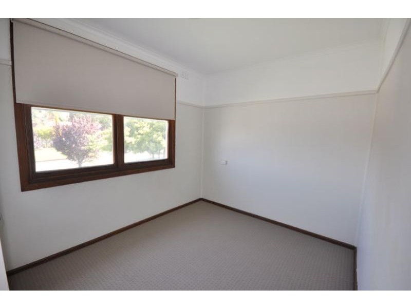 16 Phillip Ave, Mount Austin NSW 2650