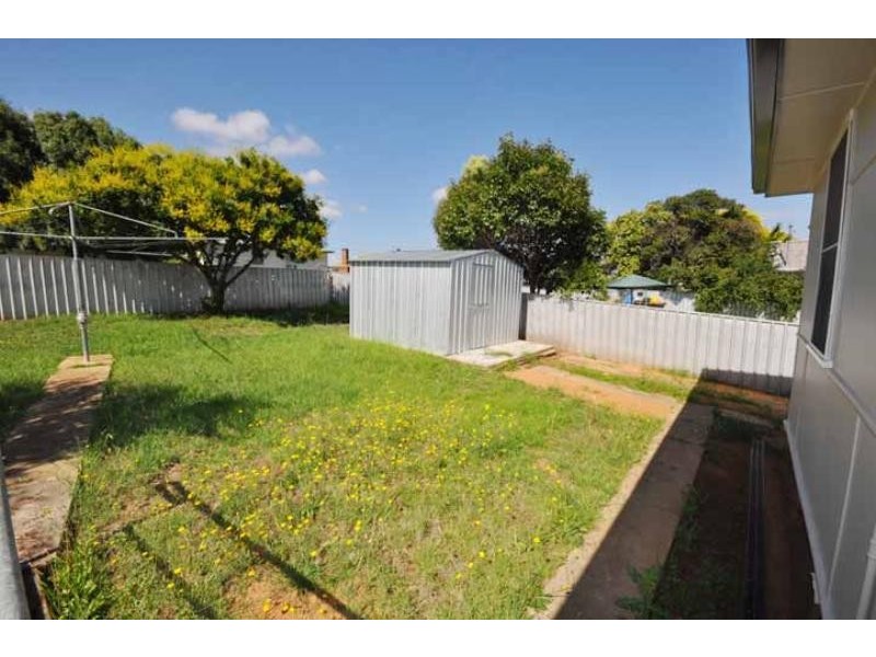 16 Phillip Ave, Mount Austin NSW 2650