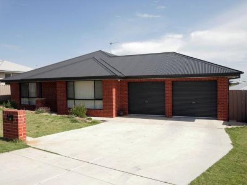 68 Kaloona Drive, Bourkelands NSW 2650