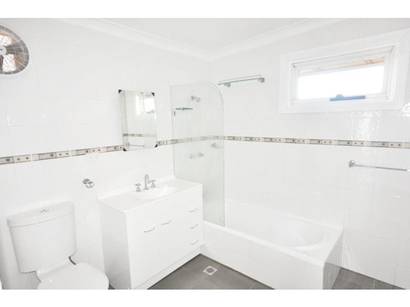 64 Drummond Street, Lockhart NSW 2656