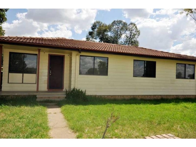 11 Dennis Cres, Tolland NSW 2650