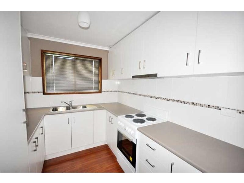 11 Dennis Cres, Tolland NSW 2650