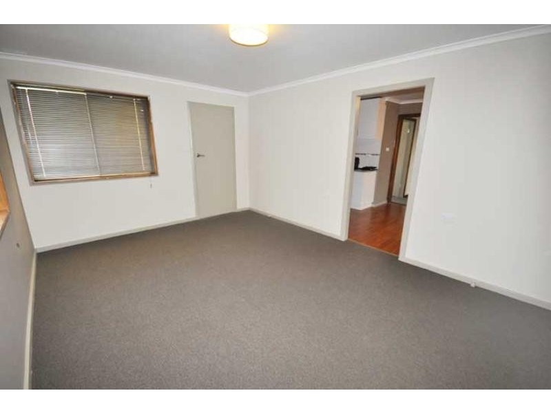 11 Dennis Cres, Tolland NSW 2650