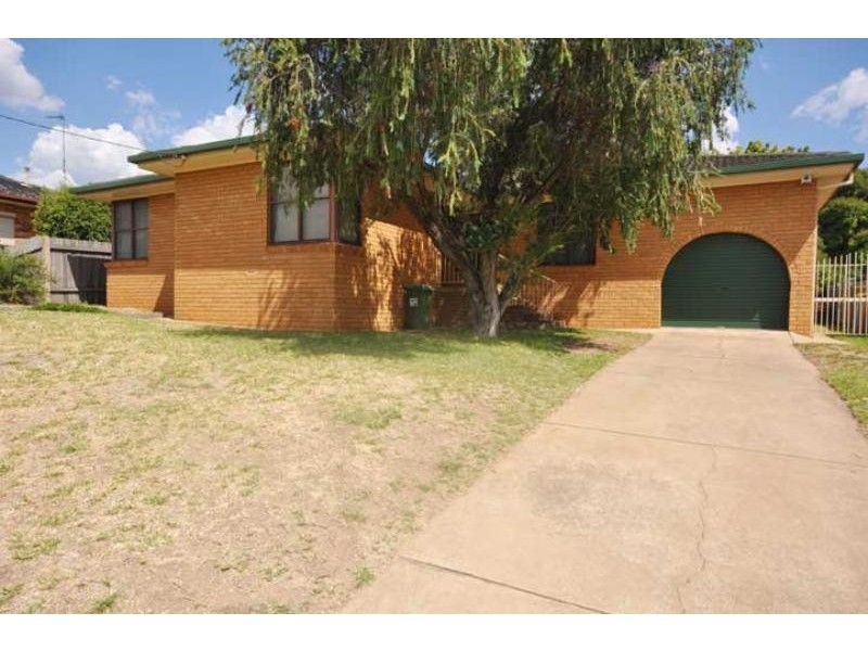 44 Alexander Street, Wagga Wagga NSW 2650