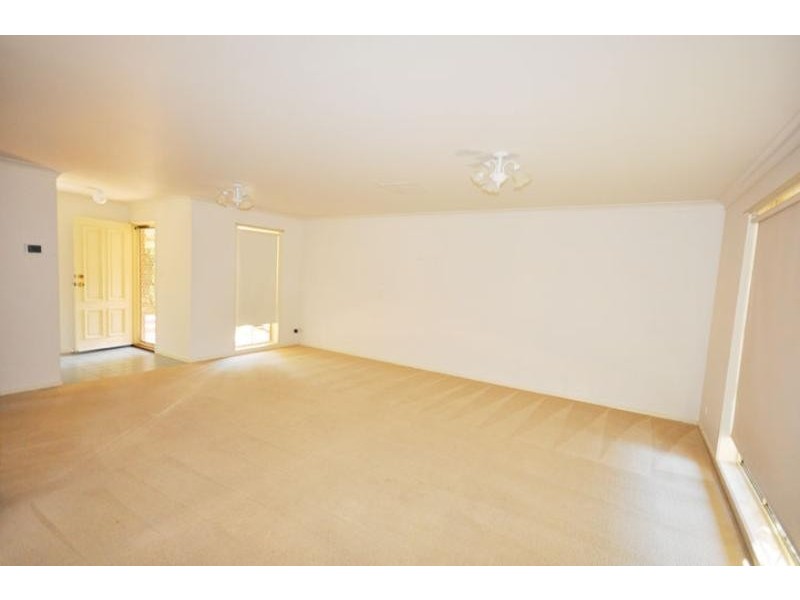 2/8 Japonica Place, Forest Hill NSW 2651