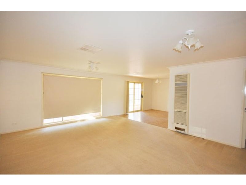 2/8 Japonica Place, Forest Hill NSW 2651