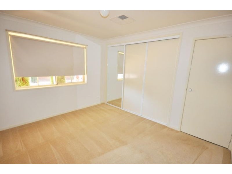 2/8 Japonica Place, Forest Hill NSW 2651