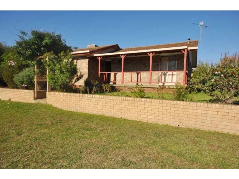 27 Huron Crescent, Lake Albert NSW 2650