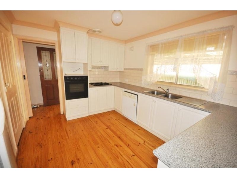 27 Huron Crescent, Lake Albert NSW 2650