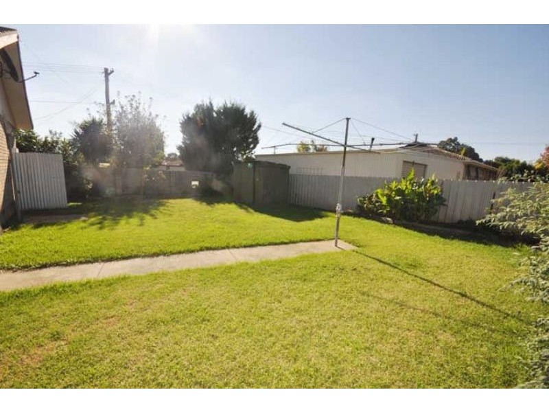 27 Huron Crescent, Lake Albert NSW 2650