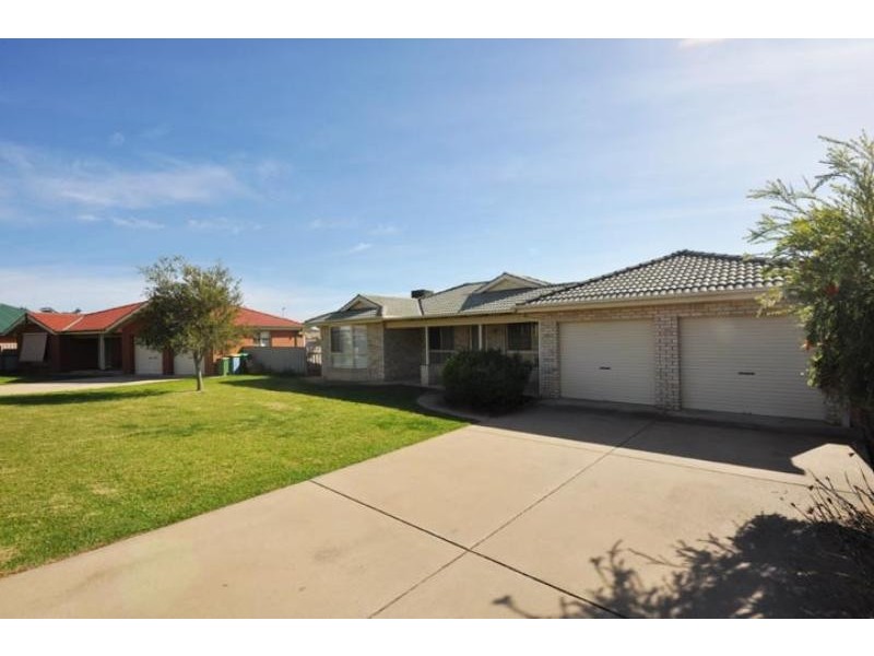 21 Wonkana Rd, Glenfield Park NSW 2650