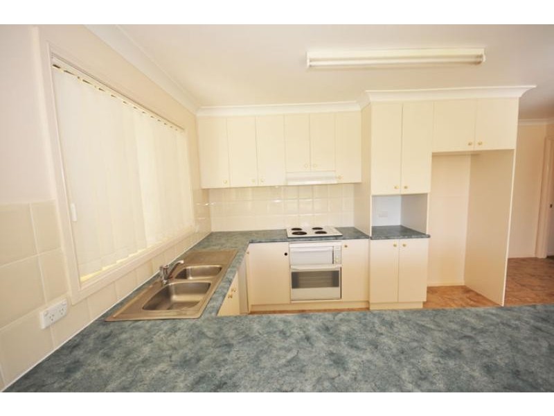 21 Wonkana Rd, Glenfield Park NSW 2650