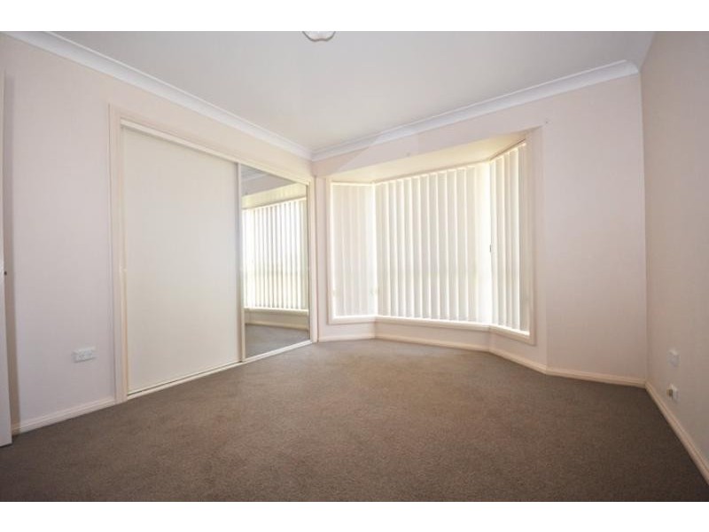 21 Wonkana Rd, Glenfield Park NSW 2650
