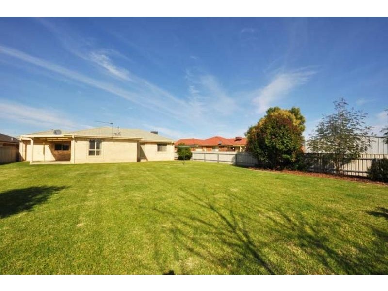 21 Wonkana Rd, Glenfield Park NSW 2650