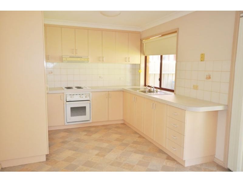 2/52 Eldershaw Drive, Forest Hill NSW 2651