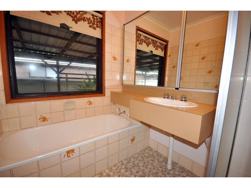 26 Goborra Street, Glenfield Park NSW 2650