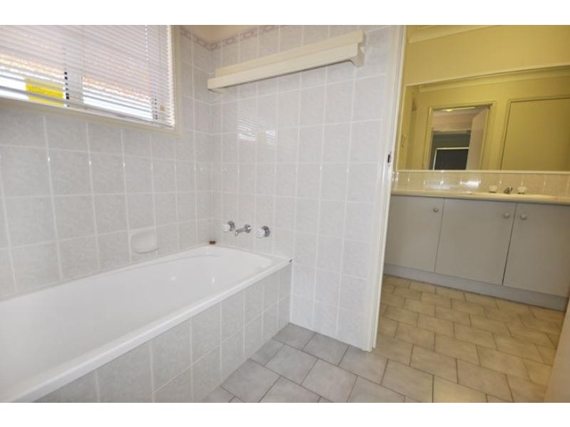 32 Bourkelands Drive, Bourkelands NSW 2650