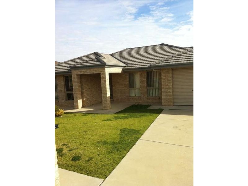 53 Yarrawah Crescent, Bourkelands NSW 2650
