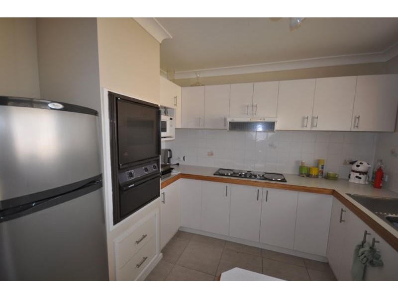 10 Yentoo Drive, Glenfield Park NSW 2650