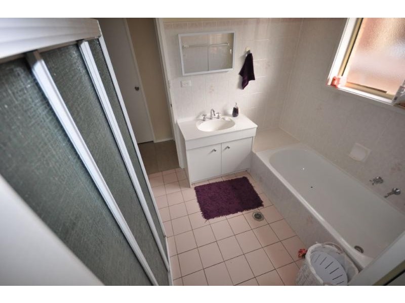 10 Yentoo Drive, Glenfield Park NSW 2650