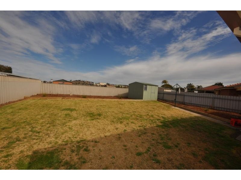 10 Yentoo Drive, Glenfield Park NSW 2650