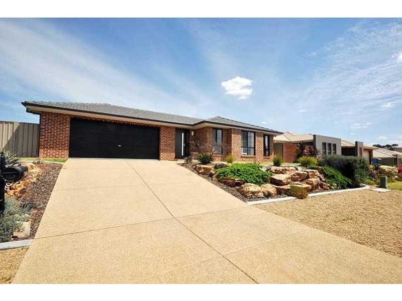 2 Greenway Street, Lloyd NSW 2650