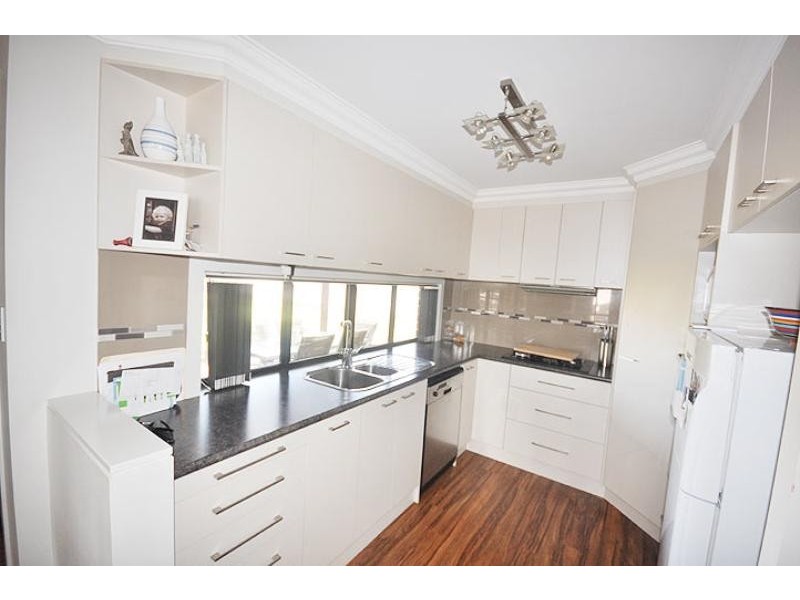 2 Greenway Street, Lloyd NSW 2650