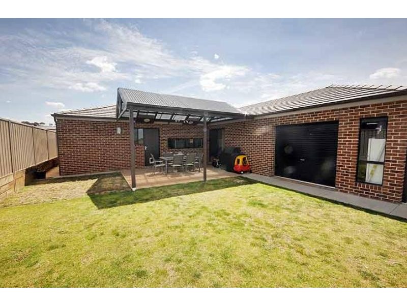 2 Greenway Street, Lloyd NSW 2650