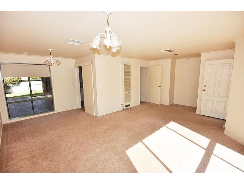 3 Minya Place, Glenfield Park NSW 2650