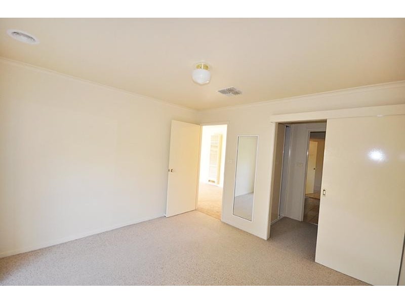 3 Minya Place, Glenfield Park NSW 2650