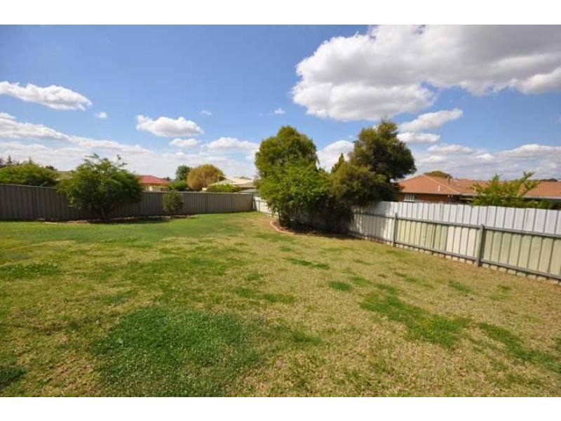 3 Minya Place, Glenfield Park NSW 2650