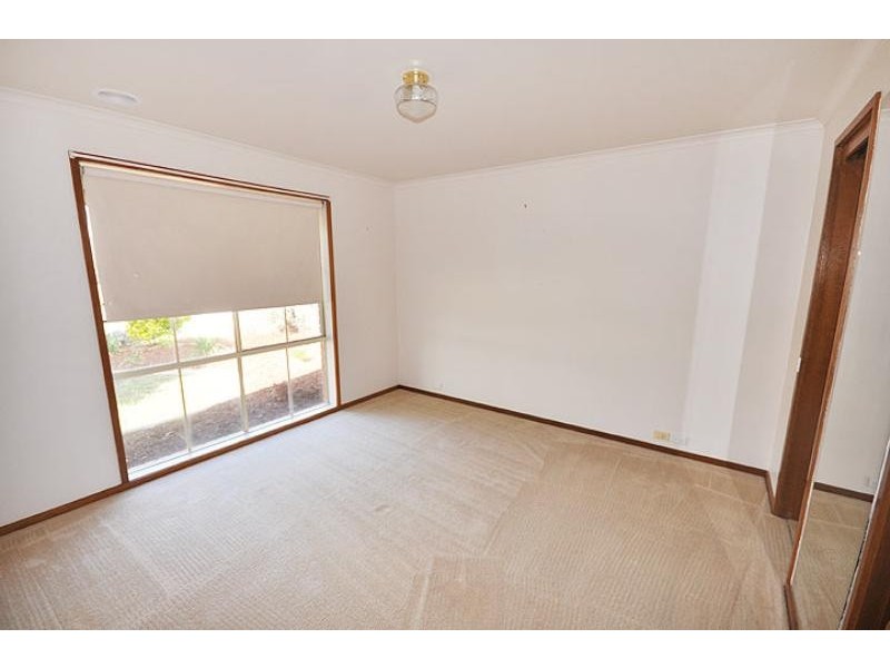 33 Kirrang Ave, Glenfield Park NSW 2650