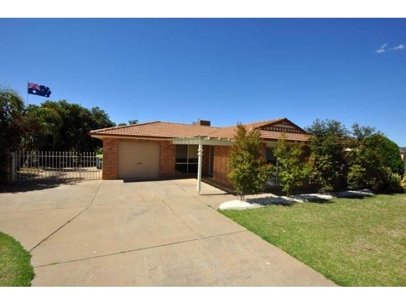 84 Undurra Drive, Glenfield Park NSW 2650