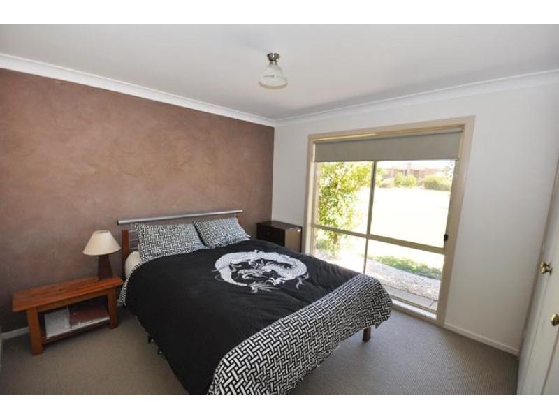 84 Undurra Drive, Glenfield Park NSW 2650