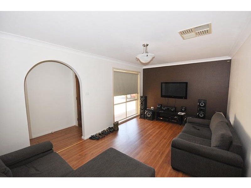 84 Undurra Drive, Glenfield Park NSW 2650