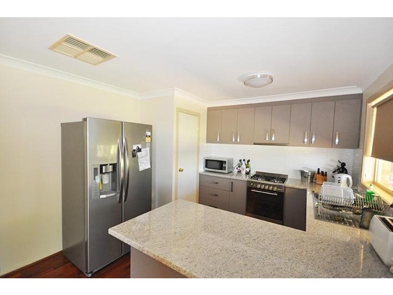84 Undurra Drive, Glenfield Park NSW 2650