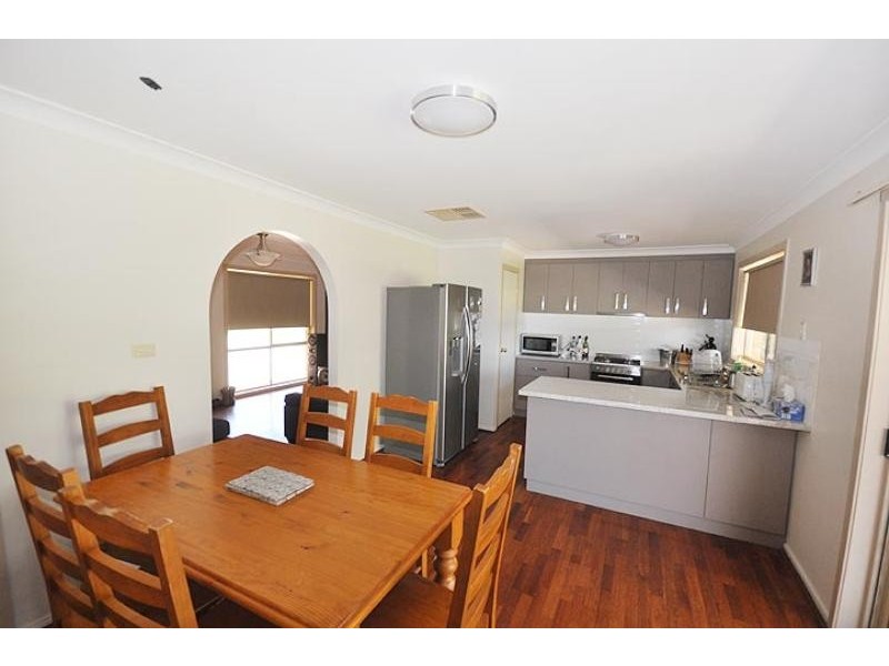 84 Undurra Drive, Glenfield Park NSW 2650