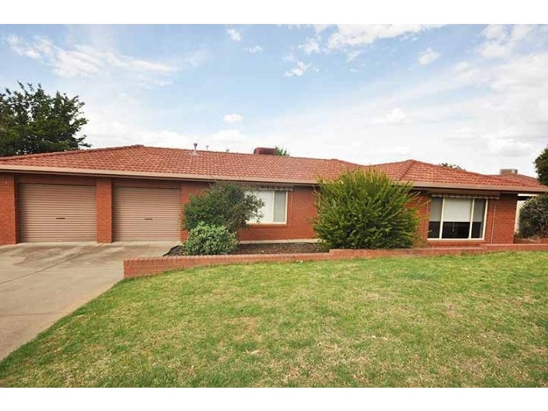 66 Balleroo Crescent, Glenfield Park NSW 2650