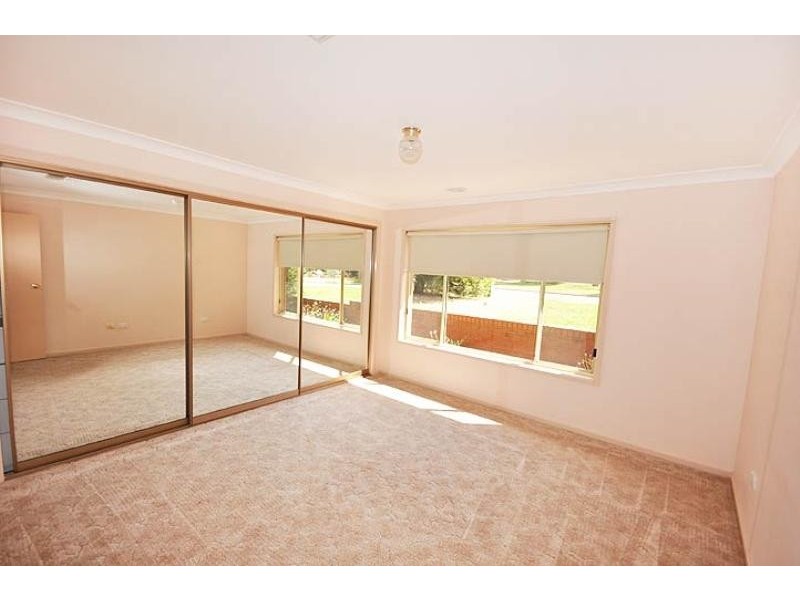 66 Balleroo Crescent, Glenfield Park NSW 2650